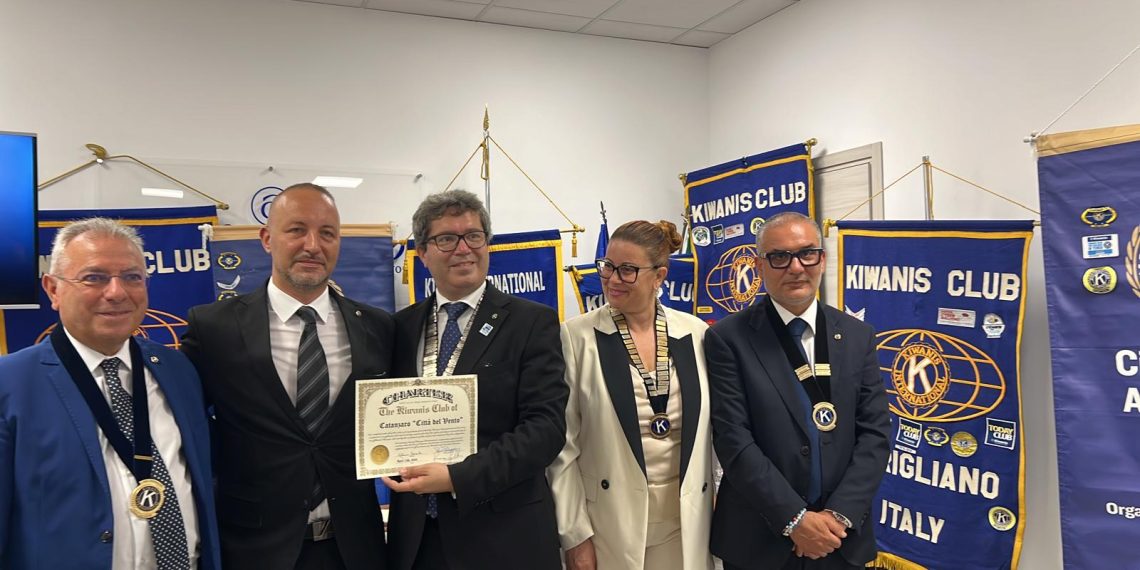 Nasce il nuovo Kiwanis Club Catanzaro Città del Vento. Presidente Antonio Rotella 1 Nasce il nuovo Kiwanis Club Catanzaro Città del Vento. Presidente Antonio Rotella
