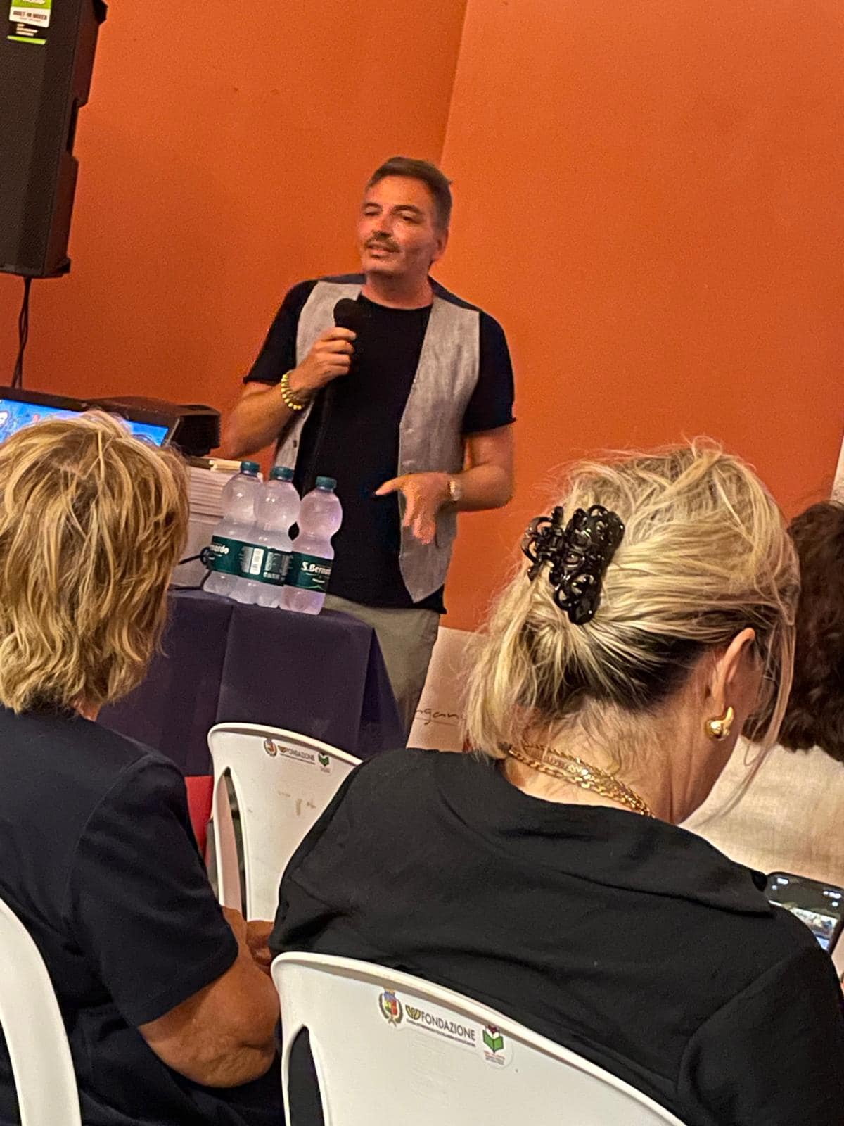 Grande partecipazione nelle Sale CEV di Palazzo Gagliardi per il libro di Cino Serrao e Marco Pugliese (video) 2 451137777 516169344200961 4082085688702450544 n