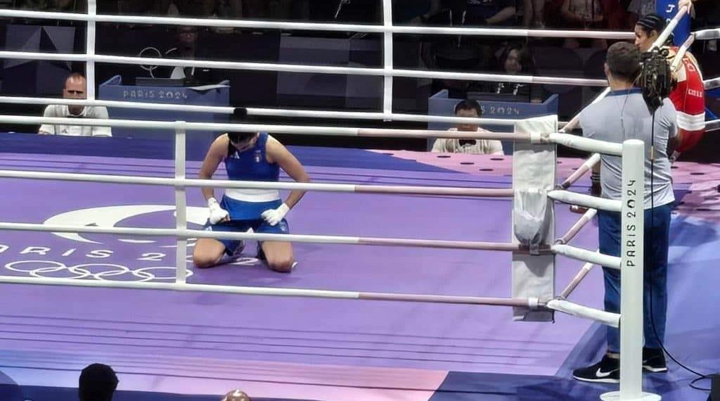 Parigi 2024, perché il ritiro di Angela Carini è in realtà una vittoria. Il pugilato non è come una partita a scacchi 1 Parigi 2024, perché il ritiro di Angela Carini è in realtà una vittoria. Il pugilato non è come una partita a scacchi
