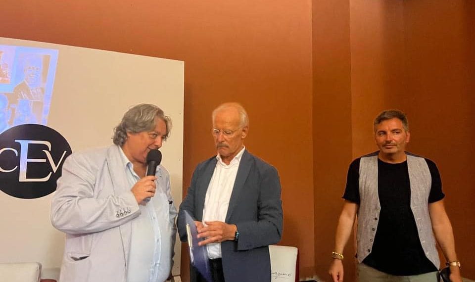 Grande partecipazione nelle Sale CEV di Palazzo Gagliardi per il libro di Cino Serrao e Marco Pugliese (video)