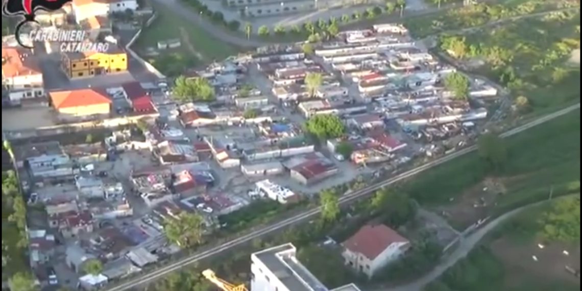 Cavallo di Ritorno, quattro arresti a Lamezia Terme (VIDEO) 1 Cavallo di Ritorno, quattro arresti a Lamezia Terme (VIDEO)