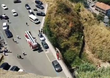 Momenti drammatici a Pizzo, dove si è sfiorata la tragedia nei pressi del parcheggio “La Parrera” (video)