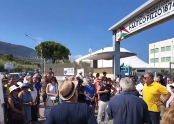 Salviamo il mare del Golfo di S. Eufemia, a Pizzo una protesta pacifica ma convinta (video e interviste)