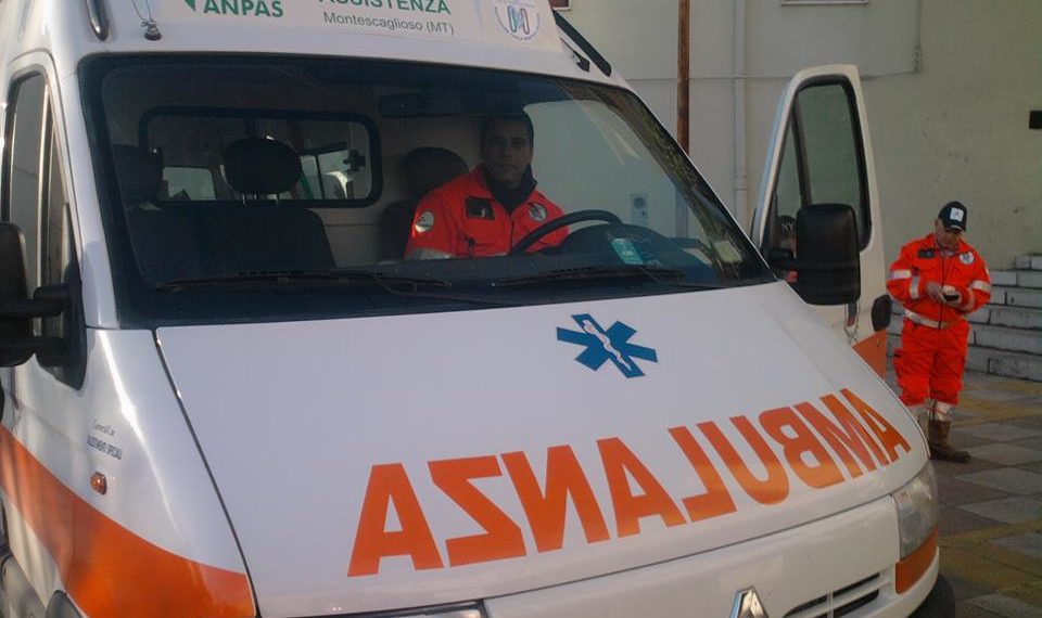 Una donna di 50 anni tenta il suicidio ingerendo una forte dose di di antidepressivi