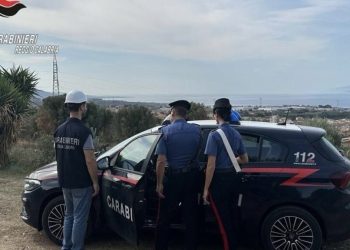 I Carabinieri scoprono irregolarità in un cantiere a Campo Calabro