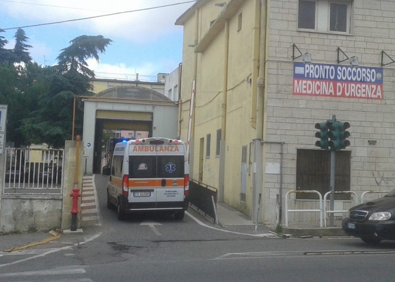Un uomo di 39 anni è stato portato al pronto soccorso dell’ospedale di Vibo Valentia con una ferita d’arma da fuoco