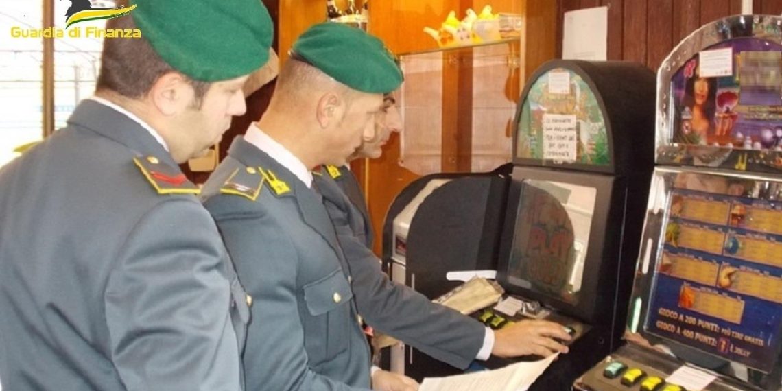 Confiscato il patrimonio di un imprenditore reggino condannato per usura aggravata (VIDEO) 1 Gioco illegale, la Guardia di Finanza di Catanzaro individua diverse sale scommesse clandestine