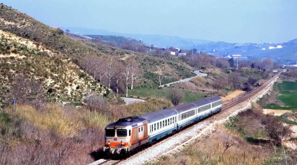 Per il maltempo treni bloccati sulla Jonica