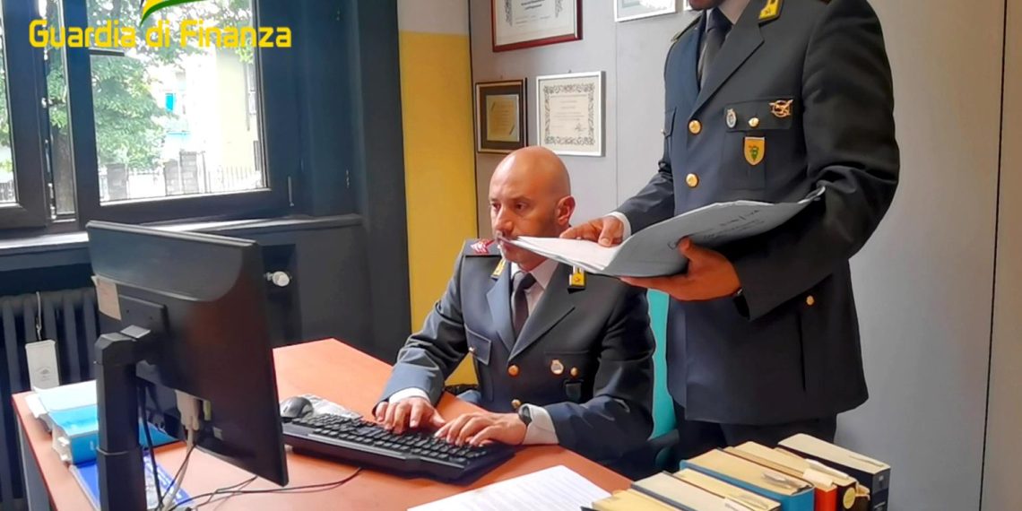 Una parrucchiera estorce denaro ad un professionista di Catanzaro: arrestata 1 Tassati oltre 600 mila euro di compensi percepiti da un’associazione attiva nel reclutamento di pubblici impiegati