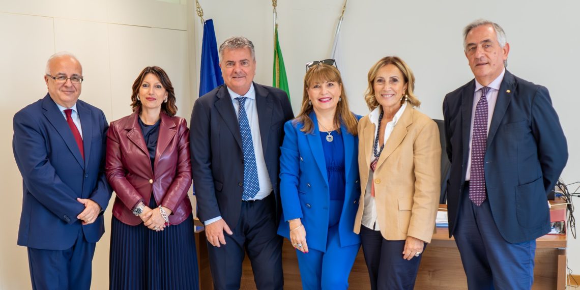 15 alloggi (3 per provincia) di edilizia pubblica destinati alle donne vittime di violenza e i loro figli