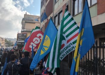 Sit-in degli infermieri dell’ASP di Vibo Valentia ai quali non è stato rinnovato il contratto (VIDEO)