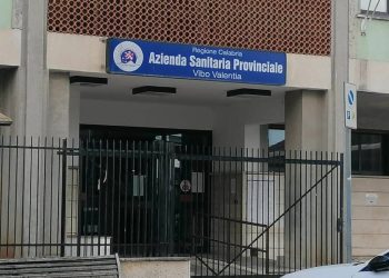 Il sit-in ha sortito i suoi primi effetti: la terna commissariale dell’ASP di Vibo Valentia concede una prima proroga