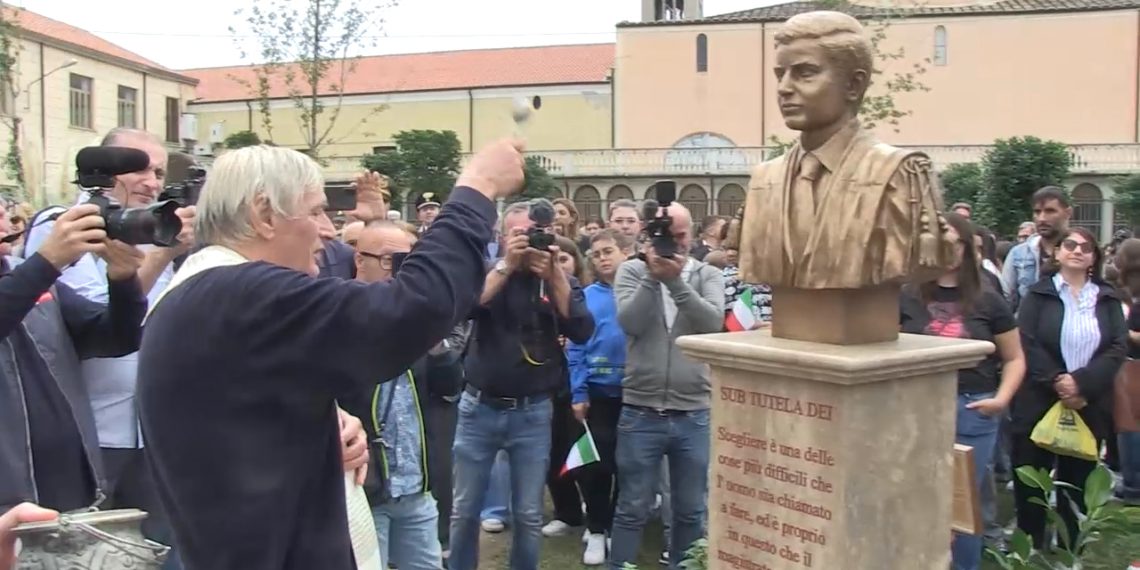 Inaugurato a Mileto il "Giardino della Speranza" dedicato al Beato Giudice Rosario Livatino (VIDEO) 1 Inaugurato a Mileto il “Giardino della Speranza” dedicato al Beato Giudice Rosario Livatino (VIDEO)
