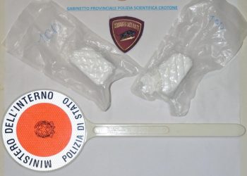210 grammi di cocaina sono stati scoperti in un canale di scolo a Crotone