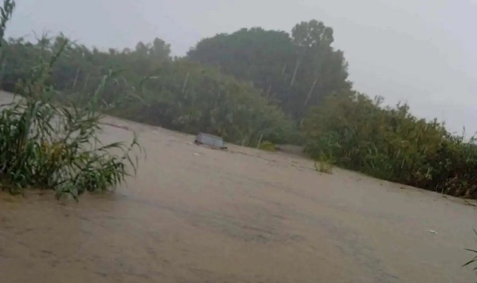 Tragedia sfiorata nella locride, auto trascinata via dall’impeto delle acque della fiumara Gerace