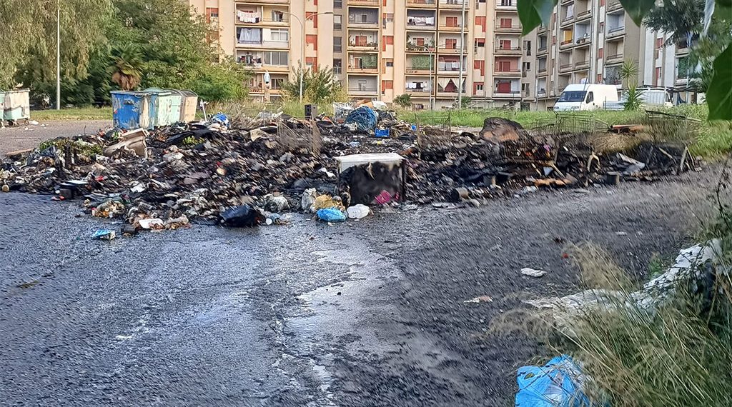 Ancora un incendio di rifiuti a Lamezia terme