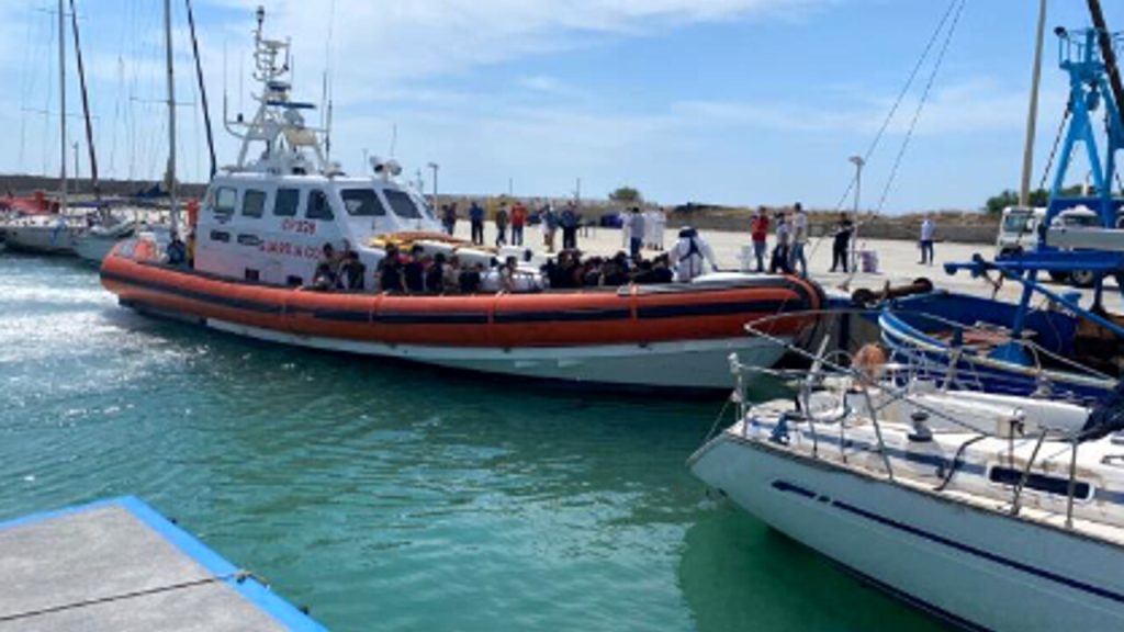 sbarco profughi roccella 2