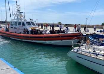Continuano gli sbarchi di migranti nel porto di Roccella Jonica