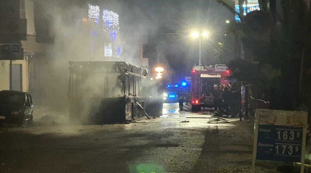 Un incendio ha distrutto un autobus Atam a Reggio Calabria