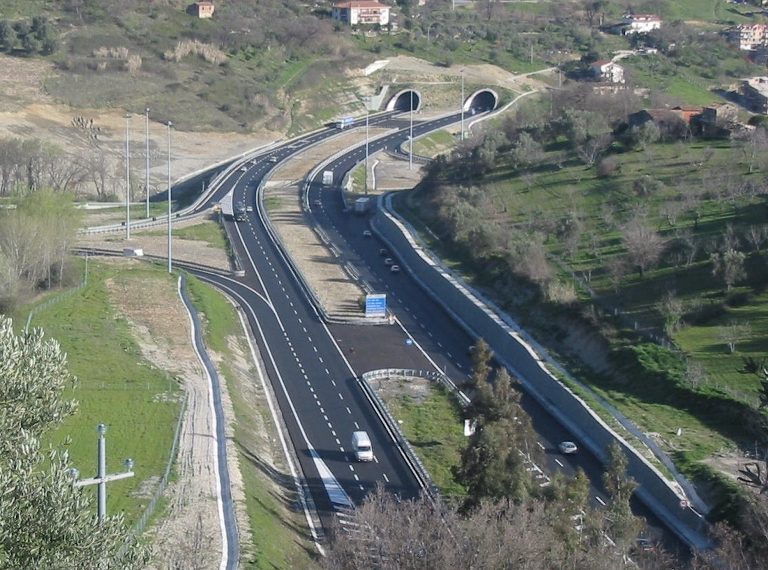 Domani parziale chiusura della A2 del Mediterraneo nel Cosentino