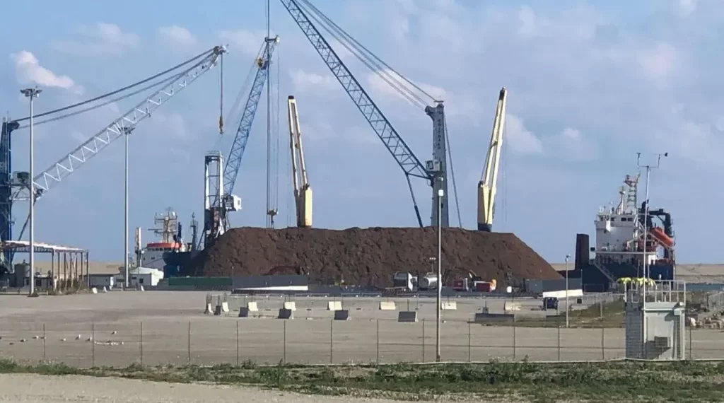 Muore un operaio nel porto di Crotone