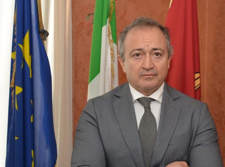Emessi dal Questore di Vibo Valentia due provvedimenti di rimpatrio con divieto di ritorno e tre avvisi orali