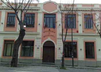 Arrestato l’autore degli atti di vandalismo sulla facciata dell’Accademia di Belle Arti di Reggio Calabria (VIDEO)