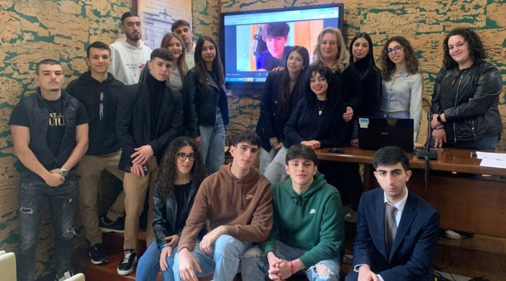 Si è insediata a Vibo Valentia la nuova Consulta Studentesca. Lucia Rosaniti eletta Presidente 1 Si è insediata a Vibo Valentia la nuova Consulta Studentesca. Lucia Rosaniti eletta Presidente