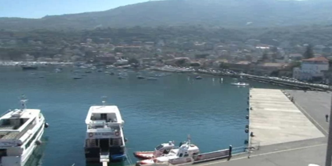 Vibo Marina è il porto sicuro dei 75 migranti della Life Support di Emergency (VIDEO) 1 Vibo Marina è il porto sicuro dei 75 migranti della Life Support di Emergency (VIDEO)