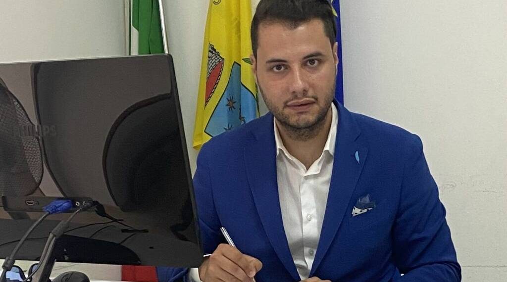 L’ex sindaco di Capistrano, comune sciolto per infiltrazioni mafiose, condanna l’eccessivo utilizzo delle commissioni d’accesso