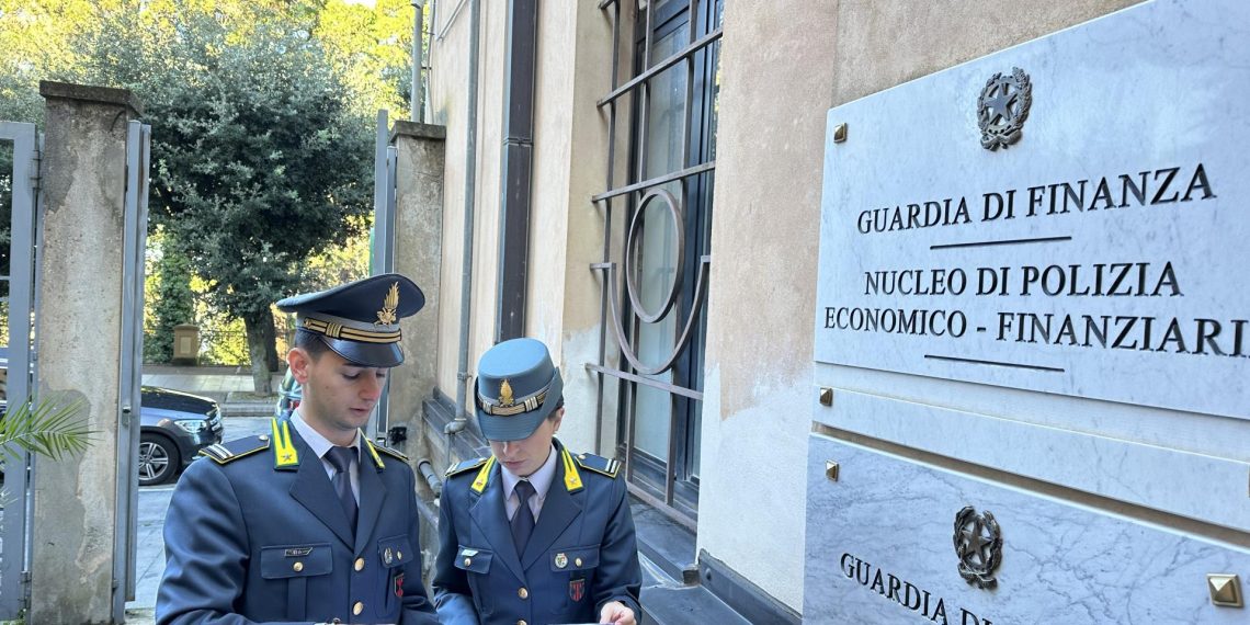 Truffa ai danni dello Stato: a Vibo Valentia la GdF esegue misure cautelari nei confronti di un medico e due funzionari(VIDEO) 1 Truffa ai danni dello Stato: a Vibo Valentia la GdF esegue misure cautelari nei confronti di un medico e due funzionari(VIDEO)