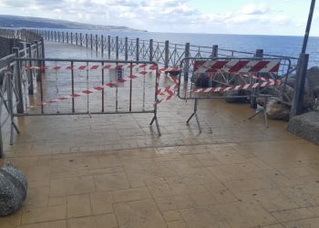 Maltempo, le mareggiate hanno danneggiato il Molo Pizzapunti alla Marina di Pizzo 2 Maltempo, le mareggiate hanno danneggiato il Molo Pizzapunti alla Marina di Pizzo