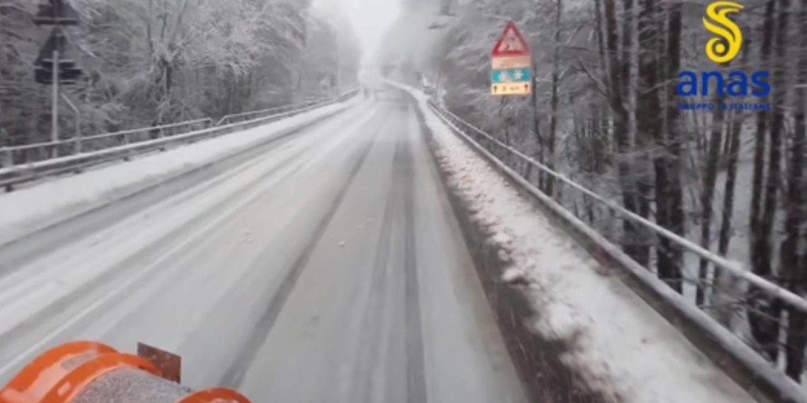 Il maltempo offre una tregua per il week end, ma sulle Serre sono arrivati i primi fiocchi di neve