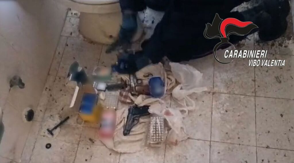 Armi clandestine e cocaina sequestrati a Francica dai Carabinieri, due arresti