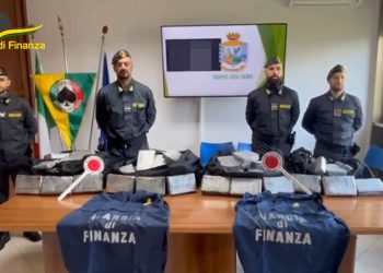Guardia di Finanza e Agenzia delle Dogane sequestrano nel porto di Gioia Tauro 110 kg di cocaina (VIDEO)