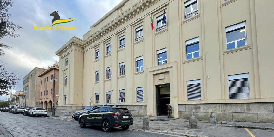 Avrebbe sottratto circa 70 mila euro al suo assistito