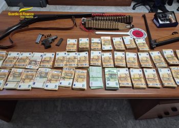 La Guardia di Finanza arresta a Tropea un uomo per detenzione di armi (VIDEO)