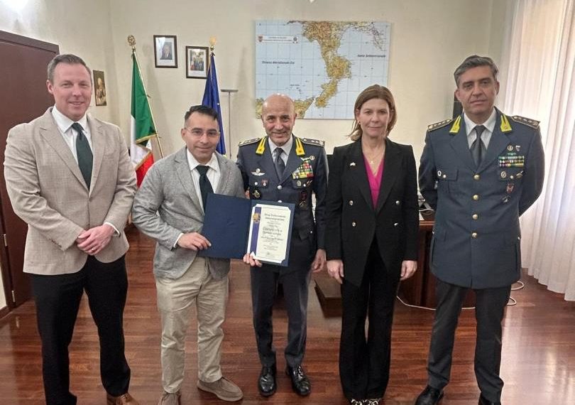 Visita del console generale degli Stati Uniti al Comando Regionale Calabria della Guardia di Finanza 1 Visita del console generale degli Stati Uniti al Comando Regionale Calabria della Guardia di Finanza