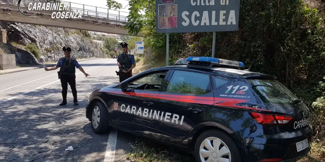 Tentato furto ad un supermercato di Scalea 1 Viene ripreso di sfuggita con il cellulare in un ristorante di Scalea e reagisce accoltellando l’autore del video