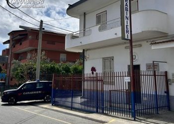 Malato oncologico abusa dei farmaci oppiacei e maltratta e minaccia la compagna e la madre di lei