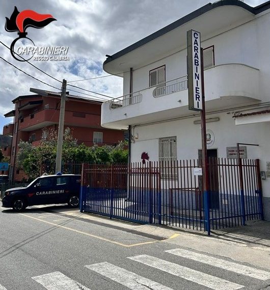 Malato oncologico abusa dei farmaci oppiacei e maltratta e minaccia la compagna e la madre di lei