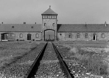 Auschwitz-Birkenau 80 anni dopo! Tutte le volte che si fa finta di non vedere o non udire diventiamo conniventi
