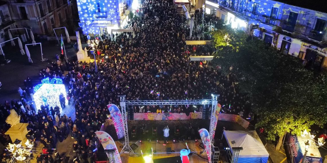 Capodanno in Piazza a Pizzo: grande successo con la partecipazione di almeno 2000 persone