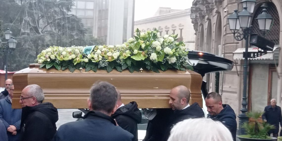 Basilica dell'Immacolata gremita per l'ultimo saluto all'ex Presidente della Regione, Giuseppe Chiaravalloti 1 Basilica dell’Immacolata gremita per l’ultimo saluto all’ex Presidente della Regione, Giuseppe Chiaravalloti