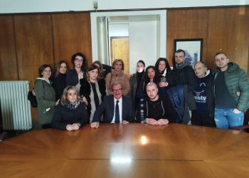 Questione precari ASP Vibo Valentia, il sindaco Enzo Romeo li accoglie in municipio e rassicura sul suo impegno