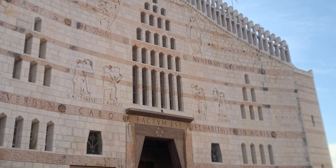 Nazareth: Mons. Attilio Nostro incontra il Sindaco e il Vescovo per discutere del pellegrinaggio giubilare (VIDEO) 1 Nazareth: Mons. Attilio Nostro incontra il Sindaco e il Vescovo per discutere del pellegrinaggio giubilare (VIDEO)