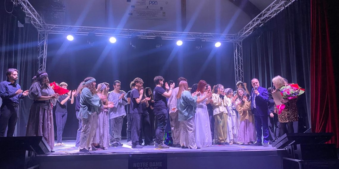 “Mediterraneo da scoprire”, il Festival delle Arti incanta Vibo Valentia… e chiude col botto: il musical “Notre Dame de Paris”