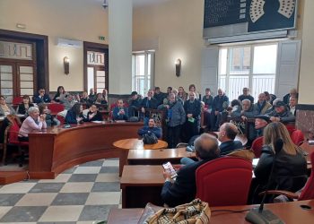 Un Consiglio comunale aperto per certificare l’impotenza della città davanti all’annosa questione dell’acqua (VIDEO)