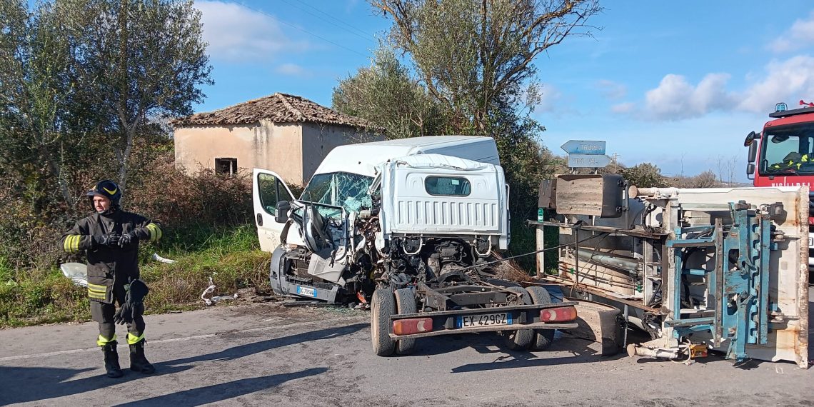 Grave incidente stradale alle porte di Vibo Valentia, zona sud: due i feriti in codice rosso trasportati in ospedale (foto) 1 Grave incidente stradale alle porte di Vibo Valentia, zona sud: due i feriti in codice rosso trasportati in ospedale (foto)
