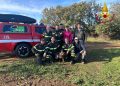 Un cane precipita in un dirupo e viene recuperato dai Vigili del fuoco